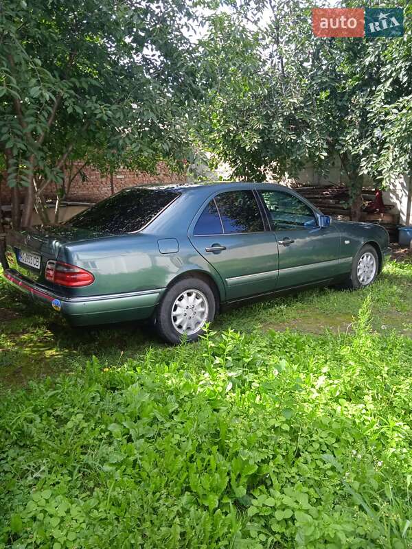 Седан Mercedes-Benz E-Class 1996 в Луцке