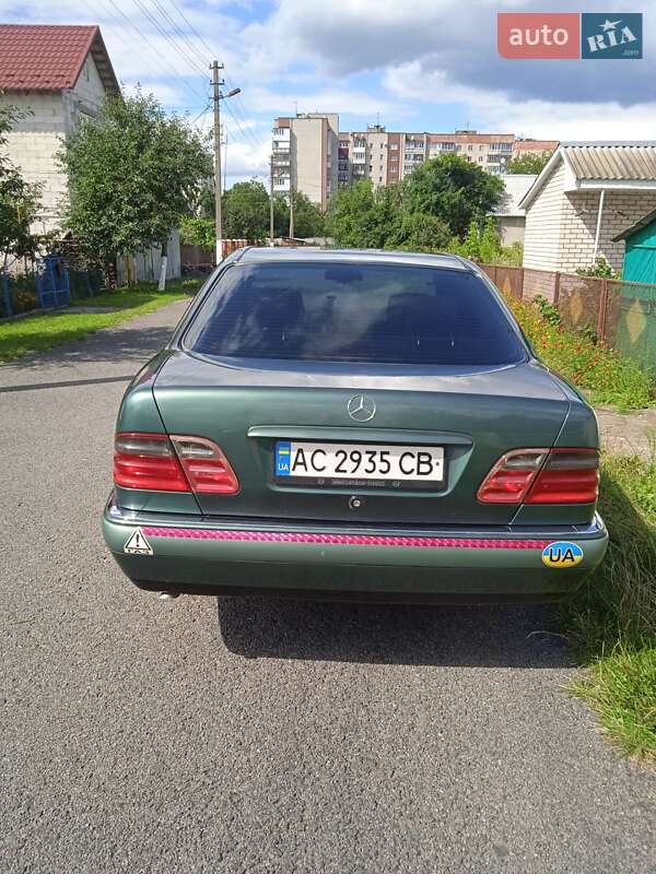 Седан Mercedes-Benz E-Class 1996 в Луцке