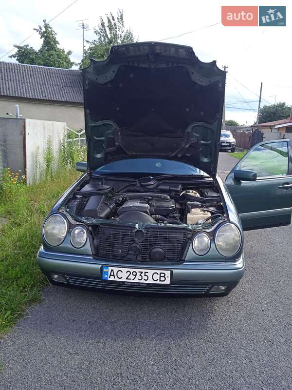 Седан Mercedes-Benz E-Class 1996 в Луцке