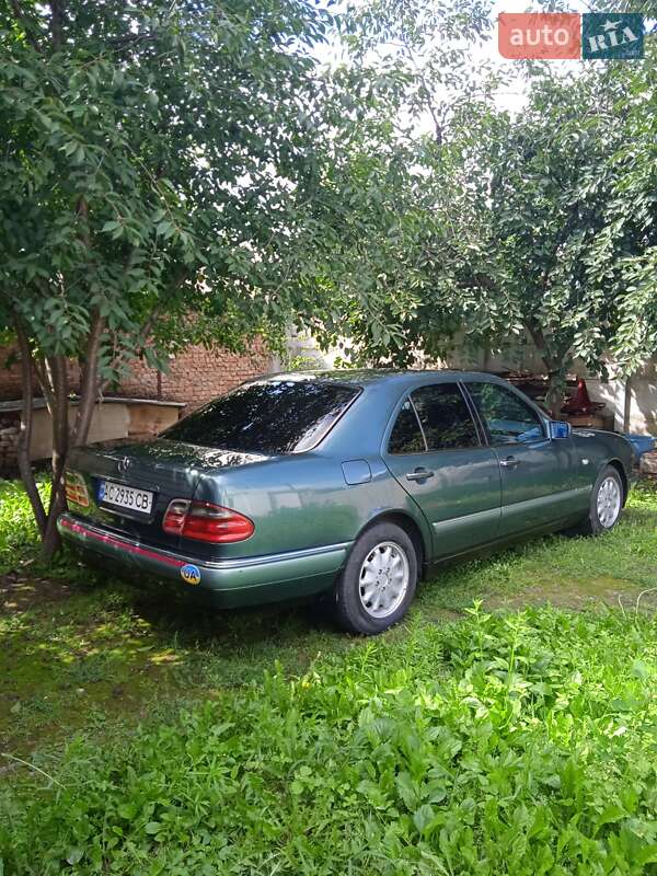 Седан Mercedes-Benz E-Class 1996 в Луцке
