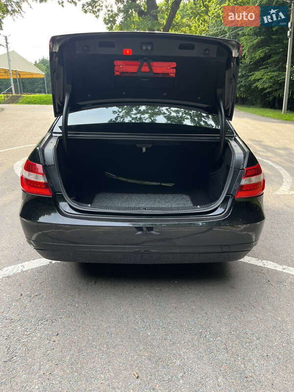 Седан Mercedes-Benz E-Class 2011 в Львові