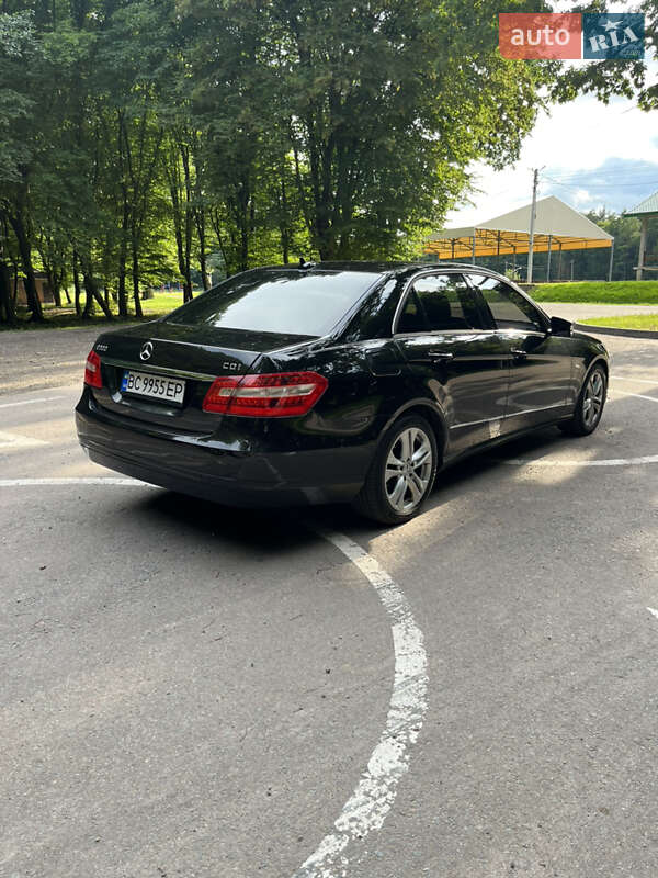 Седан Mercedes-Benz E-Class 2011 в Львові