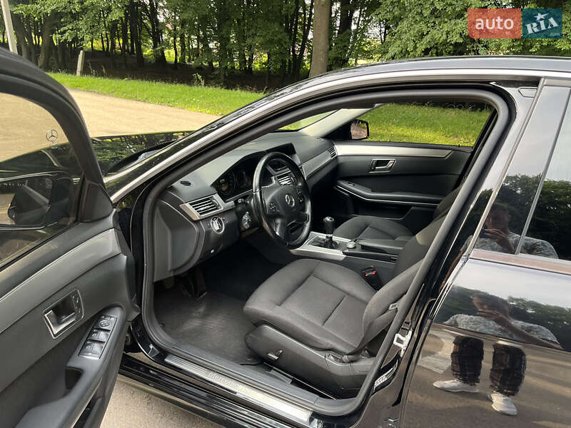Седан Mercedes-Benz E-Class 2011 в Львові