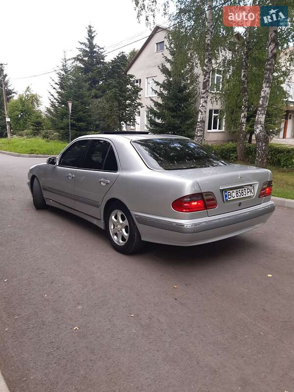 Седан Mercedes-Benz E-Class 2001 в Самборе