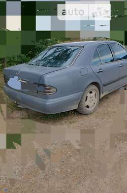 Седан Mercedes-Benz E-Class 1996 в Одессе