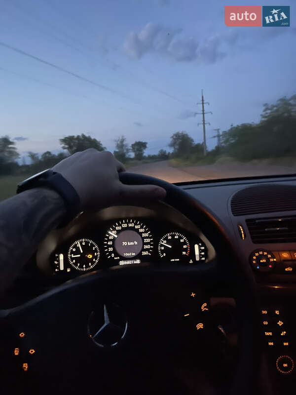 Седан Mercedes-Benz E-Class 2002 в Кривому Розі