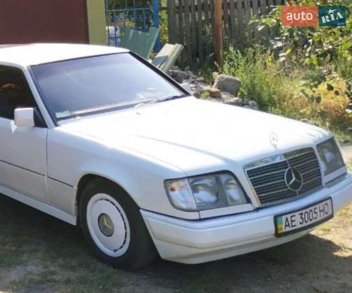 Седан Mercedes-Benz E-Class 1986 в Дніпрі
