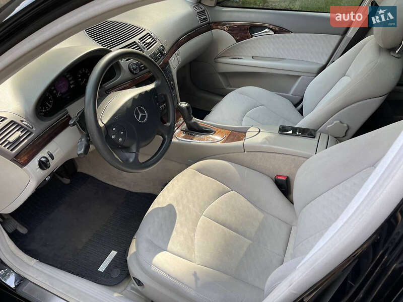 Седан Mercedes-Benz E-Class 2002 в Кривому Розі