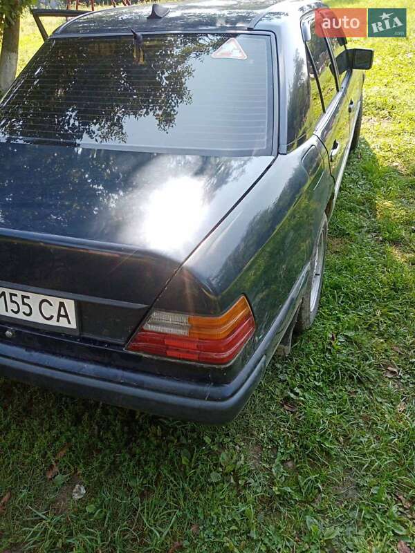 Седан Mercedes-Benz E-Class 1986 в Самборі