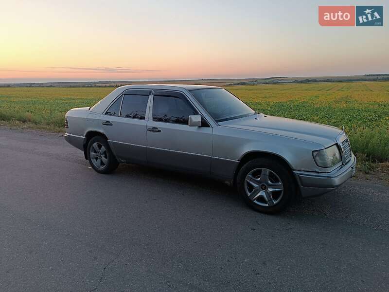Седан Mercedes-Benz E-Class 1993 в Малой Виске