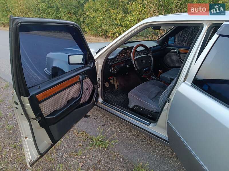 Седан Mercedes-Benz E-Class 1993 в Малой Виске