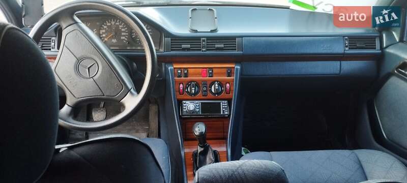 Седан Mercedes-Benz E-Class 1994 в Львові