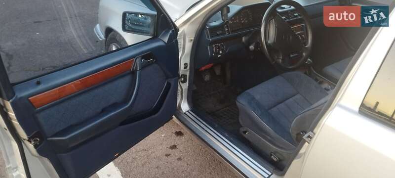 Седан Mercedes-Benz E-Class 1994 в Львові