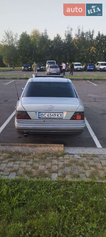 Седан Mercedes-Benz E-Class 1994 в Львові