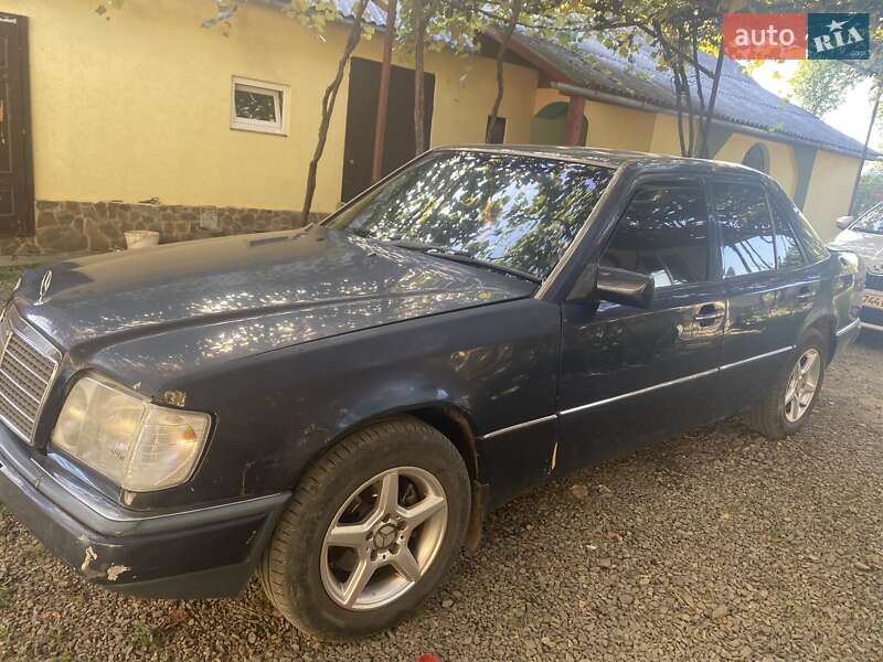 Седан Mercedes-Benz E-Class 1993 в Ужгороде