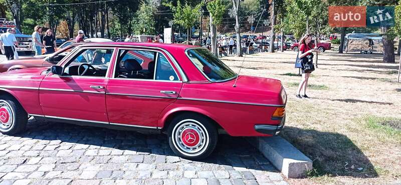 Седан Mercedes-Benz E-Class 1980 в Києві