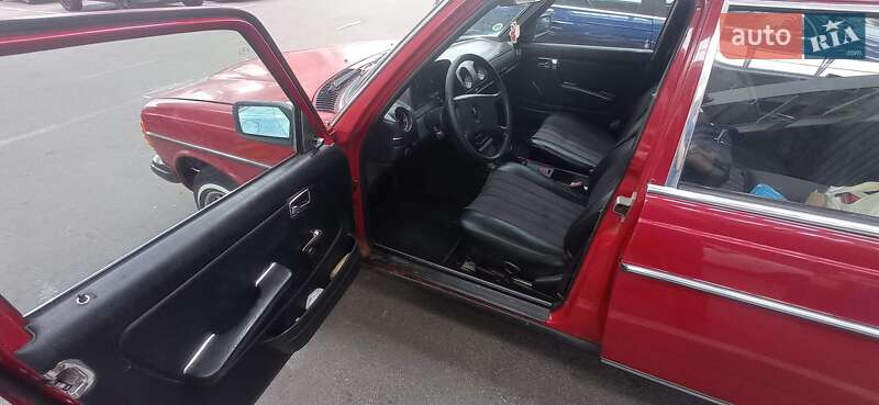 Седан Mercedes-Benz E-Class 1980 в Києві