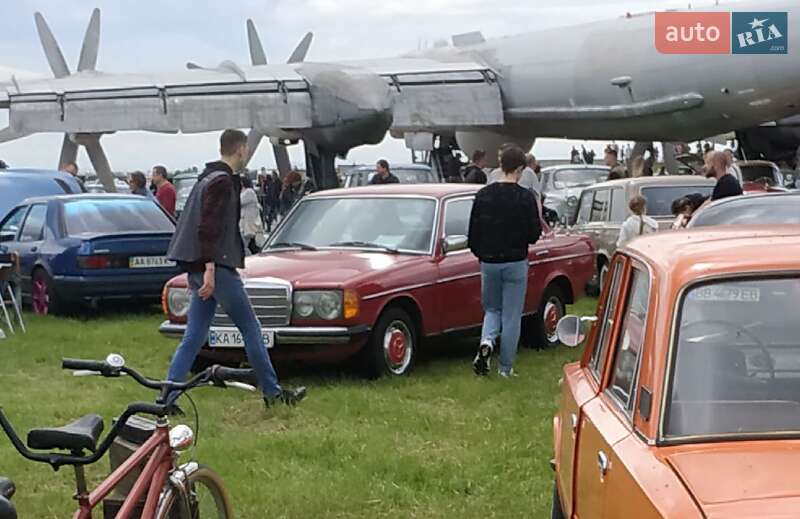 Седан Mercedes-Benz E-Class 1980 в Києві