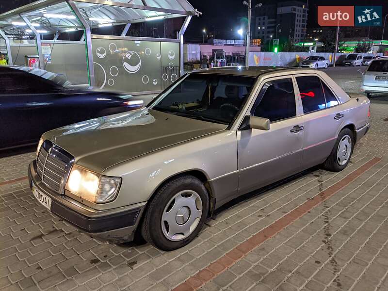 Mercedes-Benz E-Class 1993 Mercedes-Benz E-Class 1993