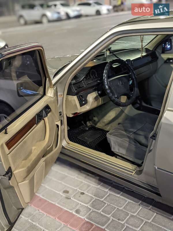 Седан Mercedes-Benz E-Class 1993 в Івано-Франківську