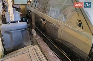 Седан Mercedes-Benz E-Class 1989 в 