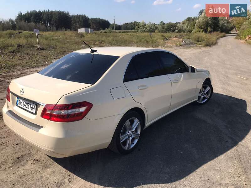 Седан Mercedes-Benz E-Class 2012 в Пулинах