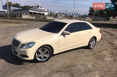 Седан Mercedes-Benz E-Class 2012 в Пулинах