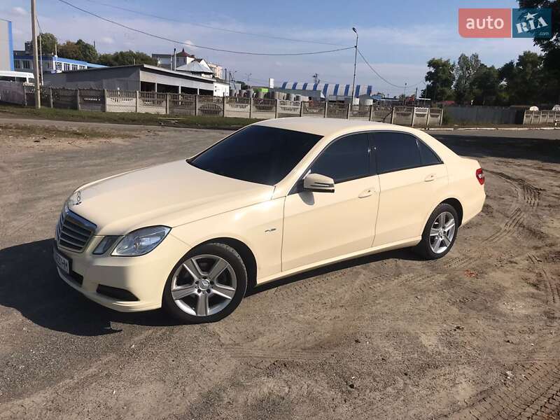 Седан Mercedes-Benz E-Class 2012 в Пулинах