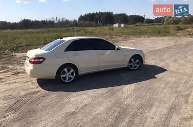 Седан Mercedes-Benz E-Class 2012 в Пулинах