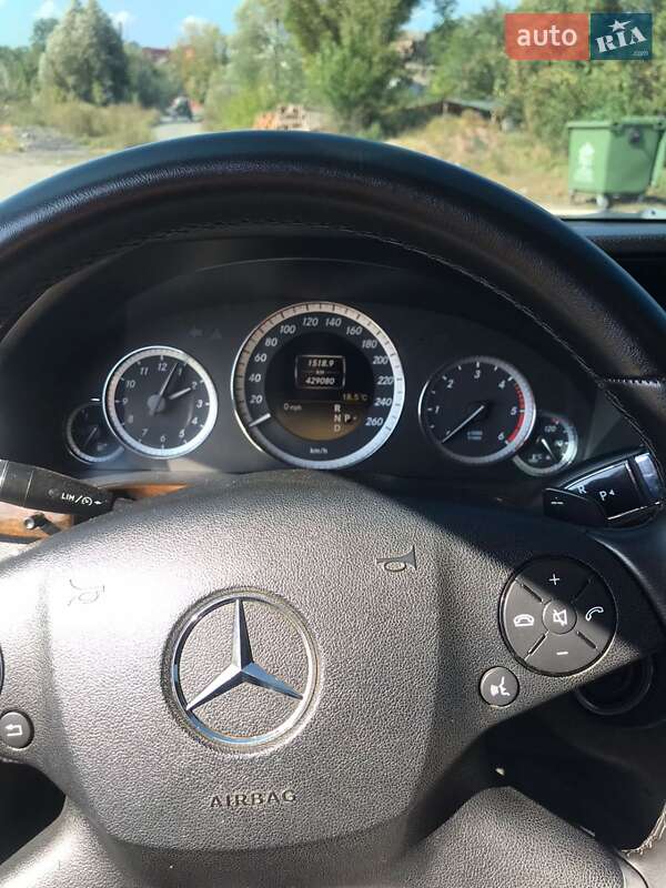 Седан Mercedes-Benz E-Class 2012 в Пулинах
