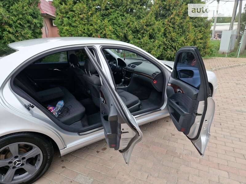 Седан Mercedes-Benz E-Class 2004 в Чернівцях