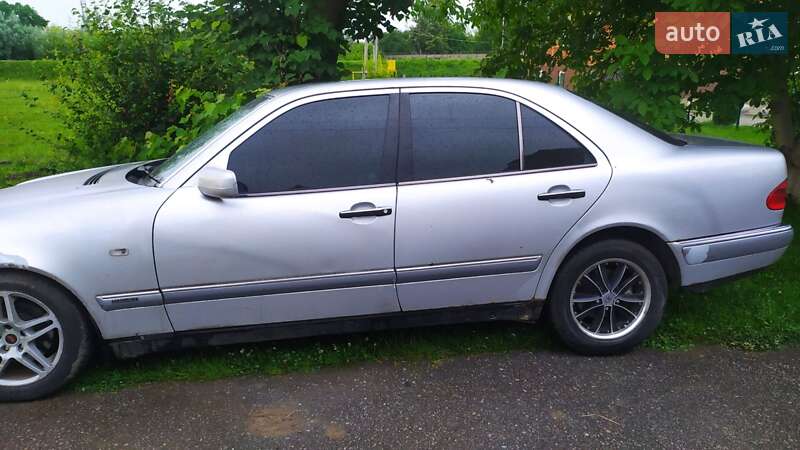 Седан Mercedes-Benz E-Class 1999 в Ивано-Франковске