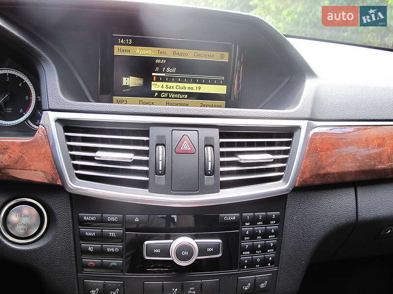 Седан Mercedes-Benz E-Class 2011 в Днепре