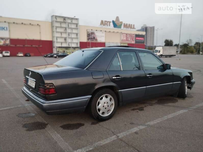 Седан Mercedes-Benz E-Class 1994 в Киеве