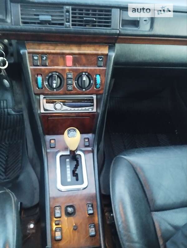 Седан Mercedes-Benz E-Class 1994 в Киеве