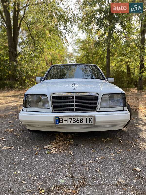 Седан Mercedes-Benz E-Class 1995 в Черноморске