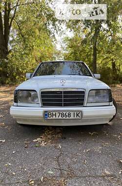 Седан Mercedes-Benz E-Class 1995 в Черноморске