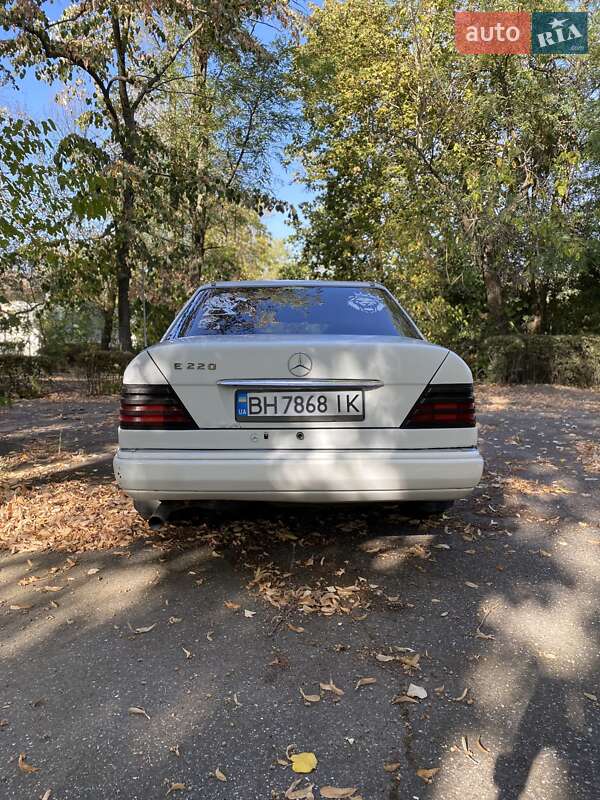 Седан Mercedes-Benz E-Class 1995 в Черноморске
