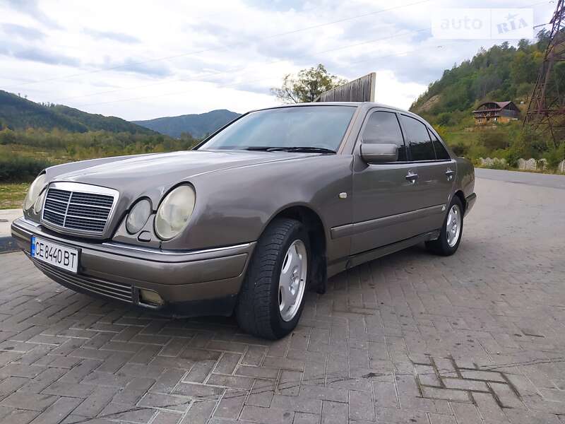 Седан Mercedes-Benz E-Class 1997 в Косове