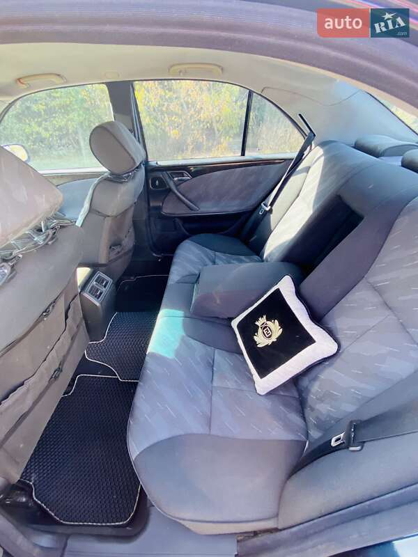 Седан Mercedes-Benz E-Class 2000 в Виннице