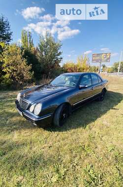 Седан Mercedes-Benz E-Class 2000 в Вінниці