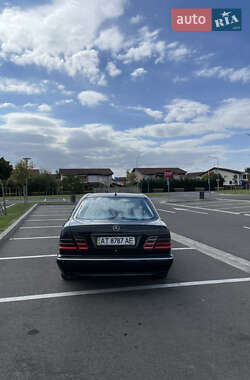 Седан Mercedes-Benz E-Class 2001 в Івано-Франківську
