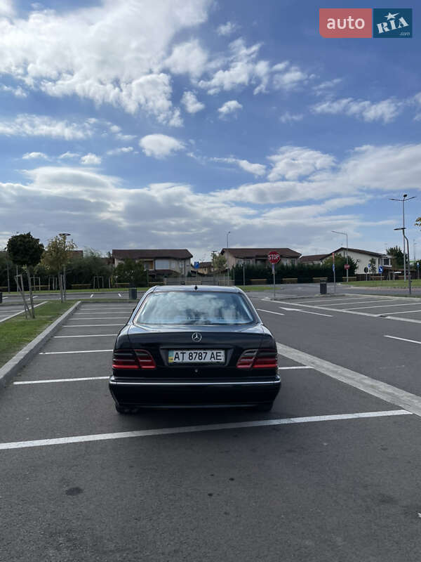 Седан Mercedes-Benz E-Class 2001 в Івано-Франківську