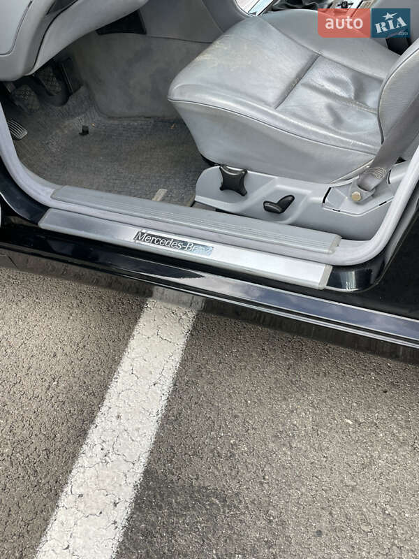 Седан Mercedes-Benz E-Class 2001 в Івано-Франківську