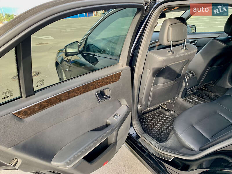 Седан Mercedes-Benz E-Class 2011 в Кам'янець-Подільському