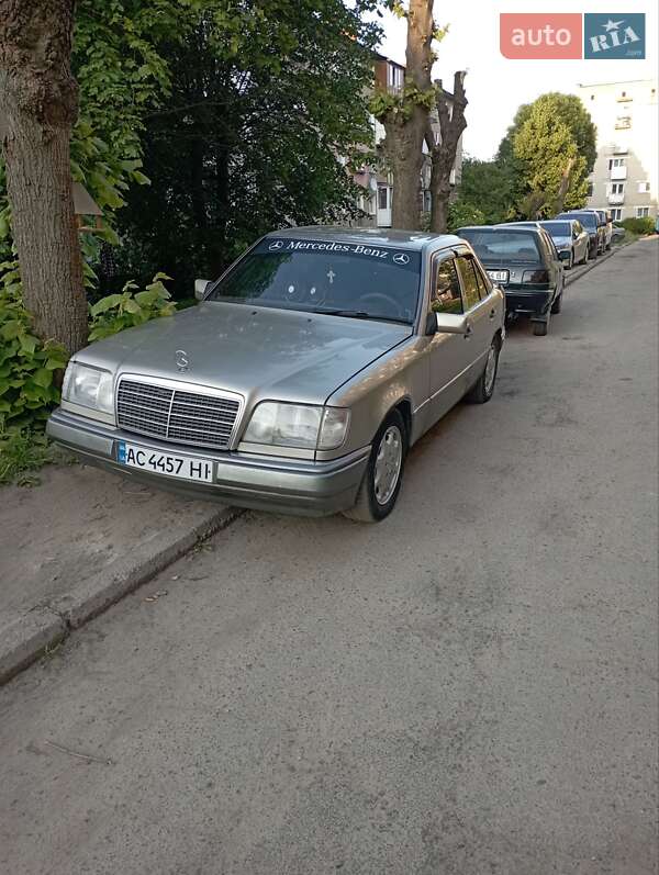 Mercedes-Benz E-Class 1995