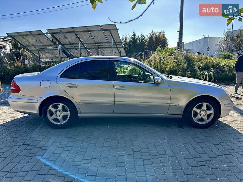 Седан Mercedes-Benz E-Class 2004 в Глобине