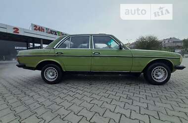 Седан Mercedes-Benz E-Class 1980 в 