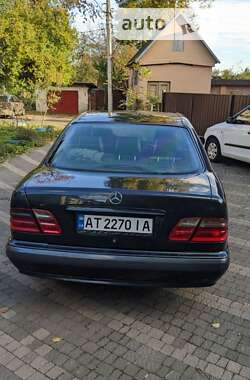 Седан Mercedes-Benz E-Class 2000 в Ивано-Франковске