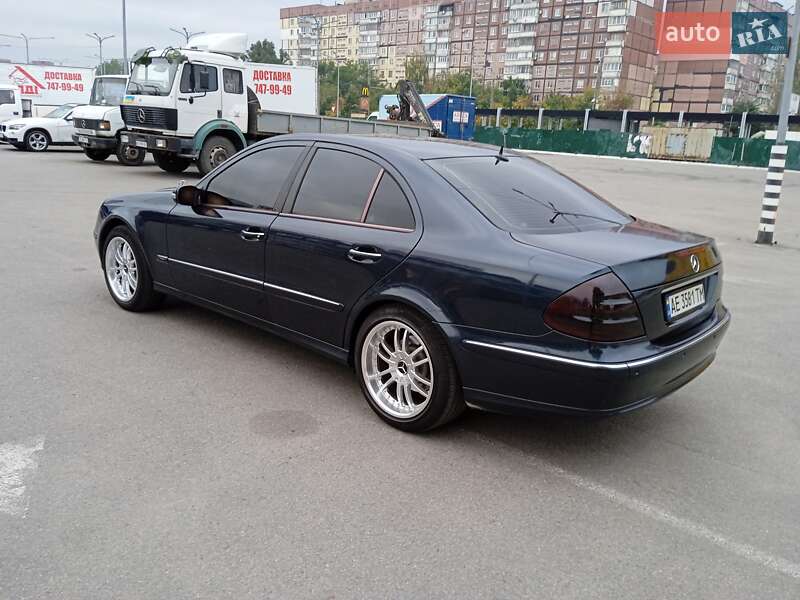 Седан Mercedes-Benz E-Class 2002 в Дніпрі